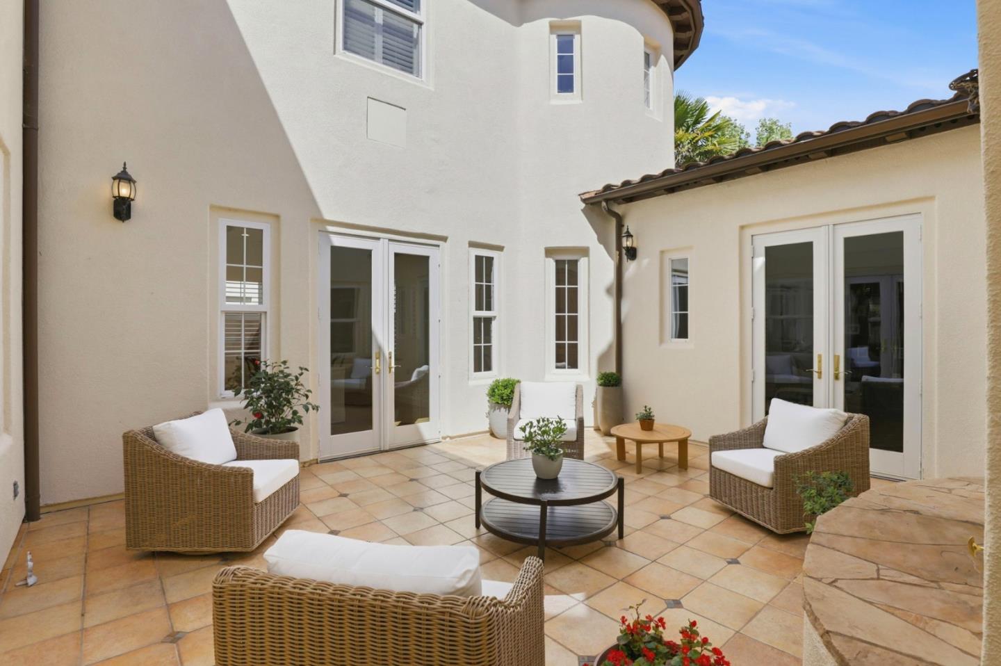 Detail Gallery Image 5 of 49 For 1965 Saint  Andrews Cir, Gilroy,  CA 95020 - 4 Beds | 3 Baths