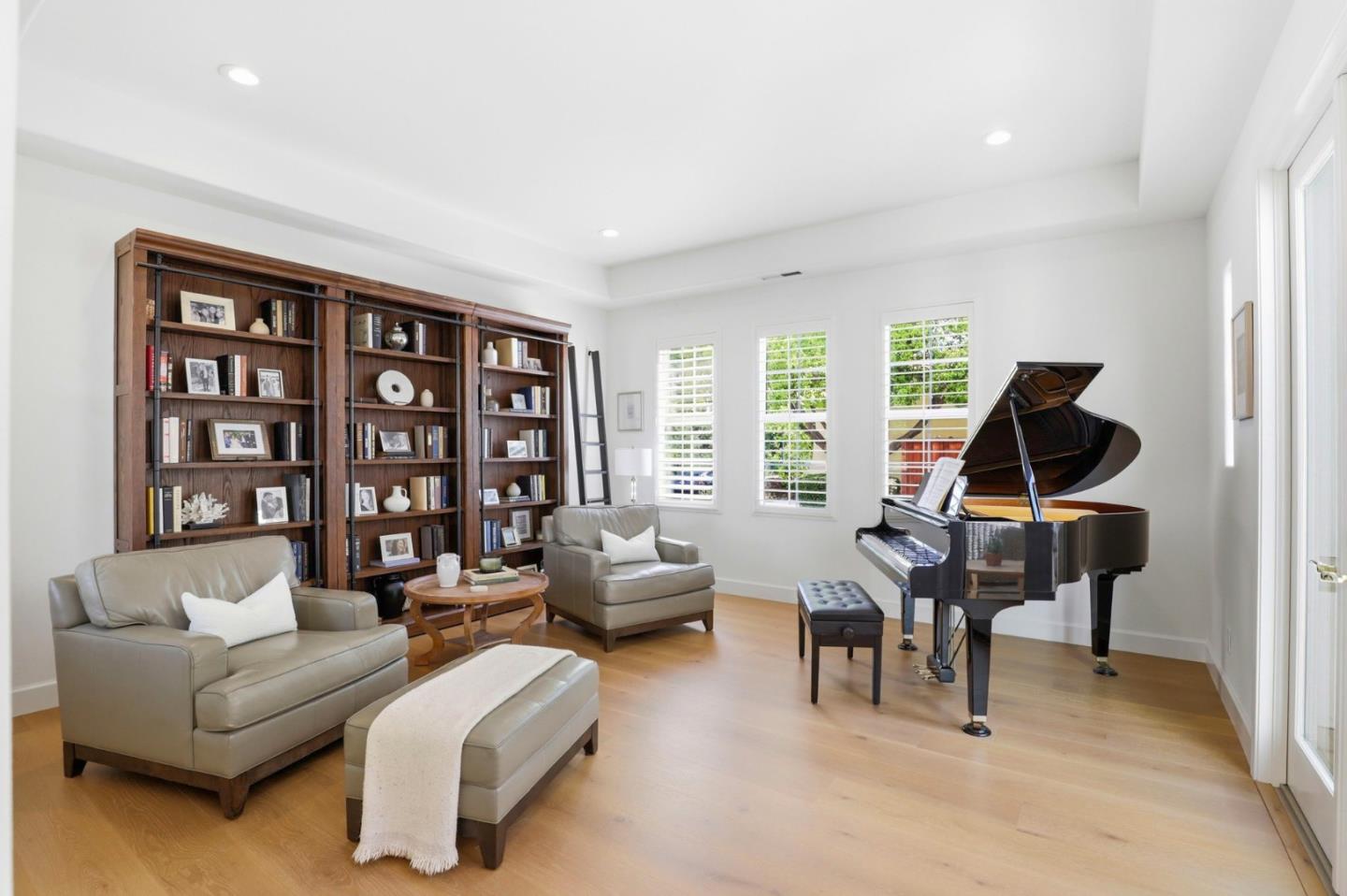 Detail Gallery Image 6 of 49 For 1965 Saint  Andrews Cir, Gilroy,  CA 95020 - 4 Beds | 3 Baths