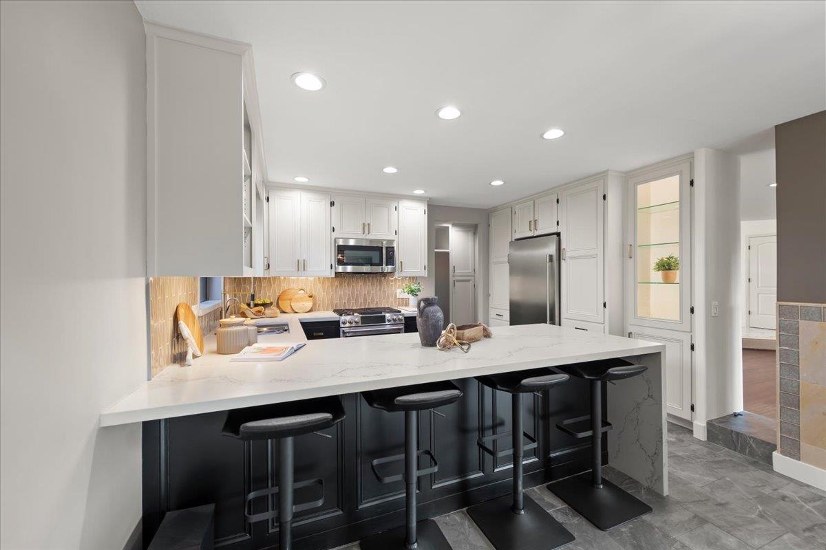 Detail Gallery Image 10 of 41 For 3315 Caxton Ct, San Mateo,  CA 94403 - 3 Beds | 3 Baths