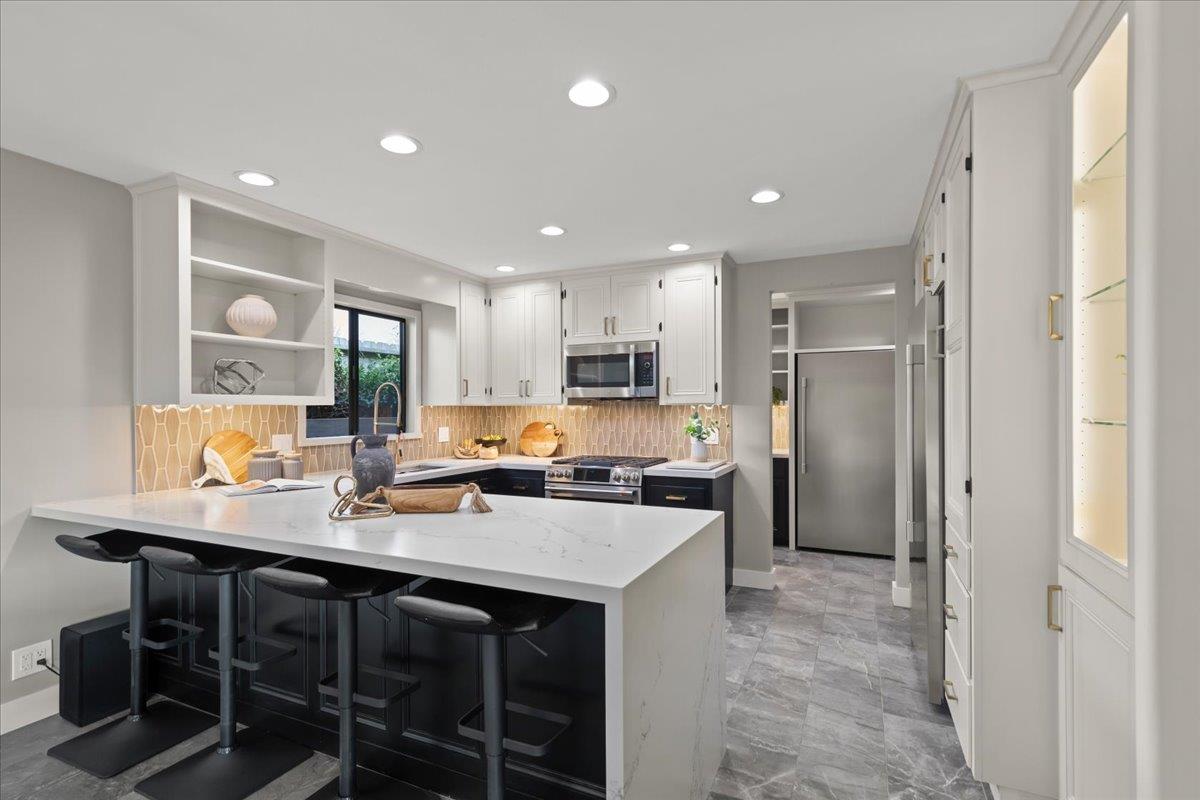 Detail Gallery Image 11 of 41 For 3315 Caxton Ct, San Mateo,  CA 94403 - 3 Beds | 3 Baths