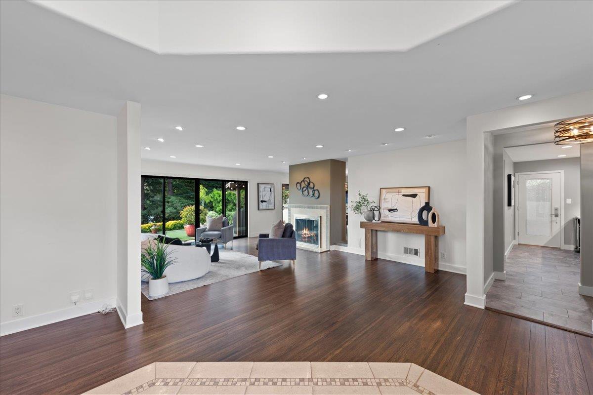 Detail Gallery Image 4 of 41 For 3315 Caxton Ct, San Mateo,  CA 94403 - 3 Beds | 3 Baths