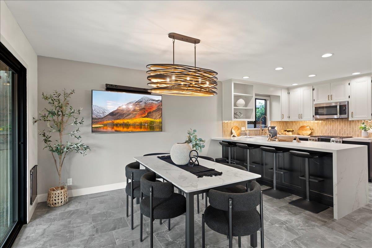 Detail Gallery Image 8 of 41 For 3315 Caxton Ct, San Mateo,  CA 94403 - 3 Beds | 3 Baths