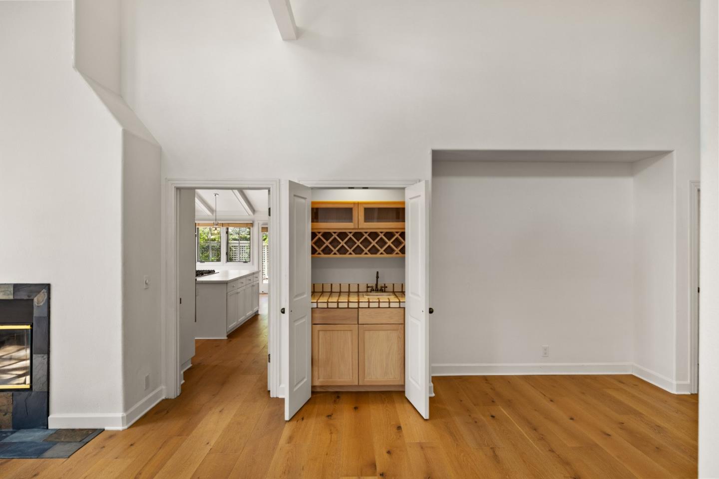 Detail Gallery Image 10 of 43 For 25399 Markham Ln, Salinas,  CA 93908 - 3 Beds | 3 Baths