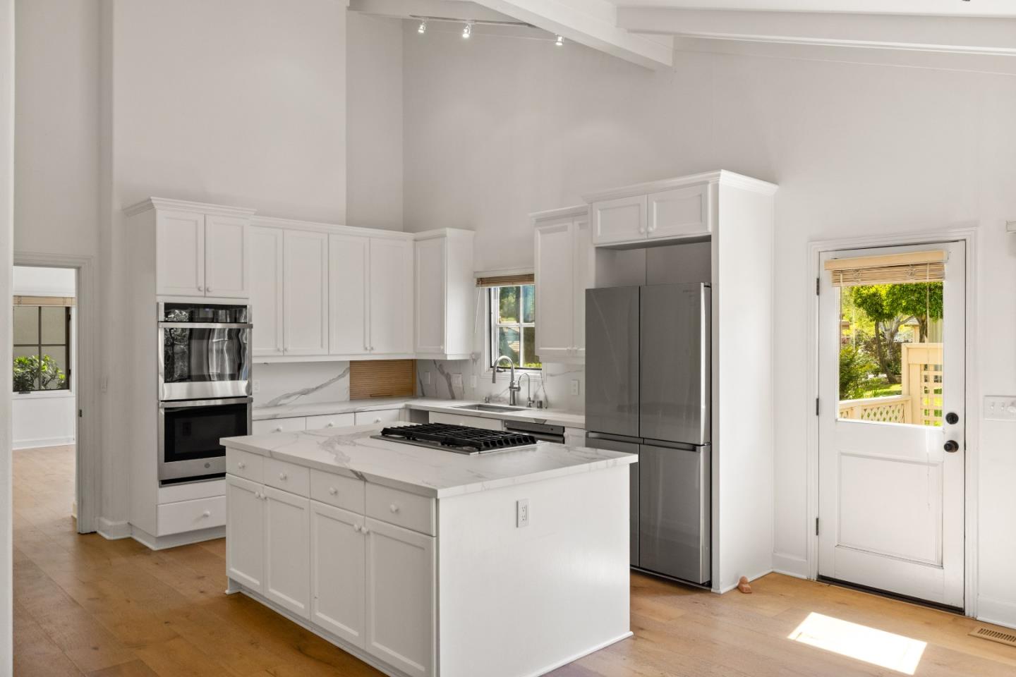 Detail Gallery Image 11 of 43 For 25399 Markham Ln, Salinas,  CA 93908 - 3 Beds | 3 Baths