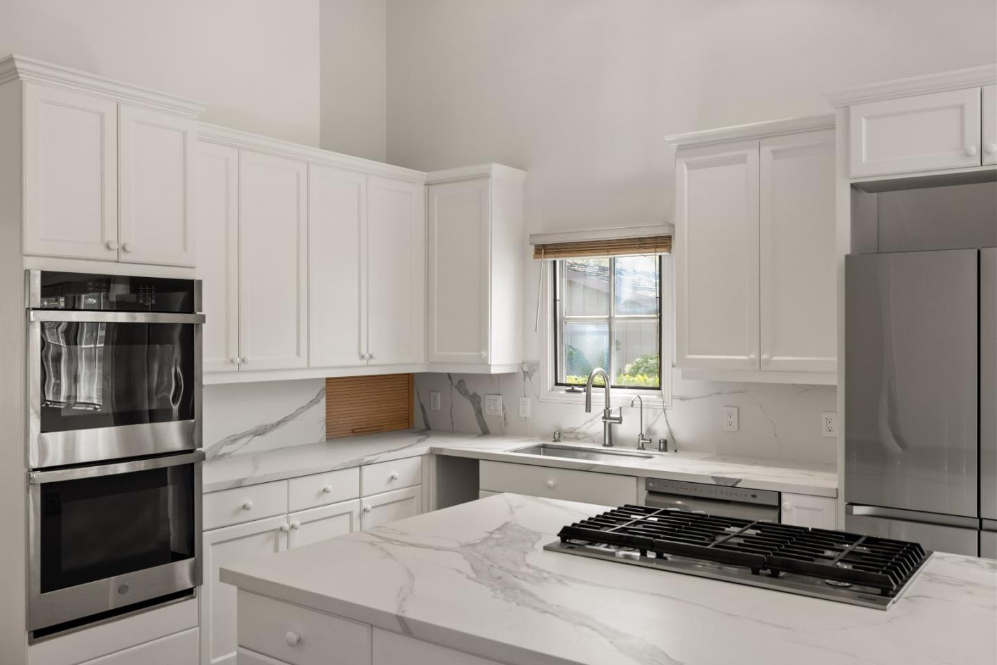 Detail Gallery Image 12 of 43 For 25399 Markham Ln, Salinas,  CA 93908 - 3 Beds | 3 Baths