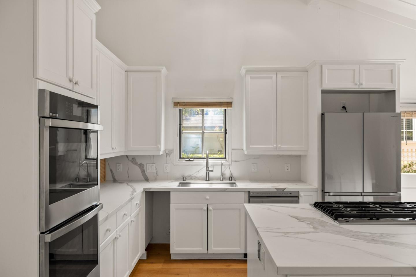 Detail Gallery Image 13 of 43 For 25399 Markham Ln, Salinas,  CA 93908 - 3 Beds | 3 Baths