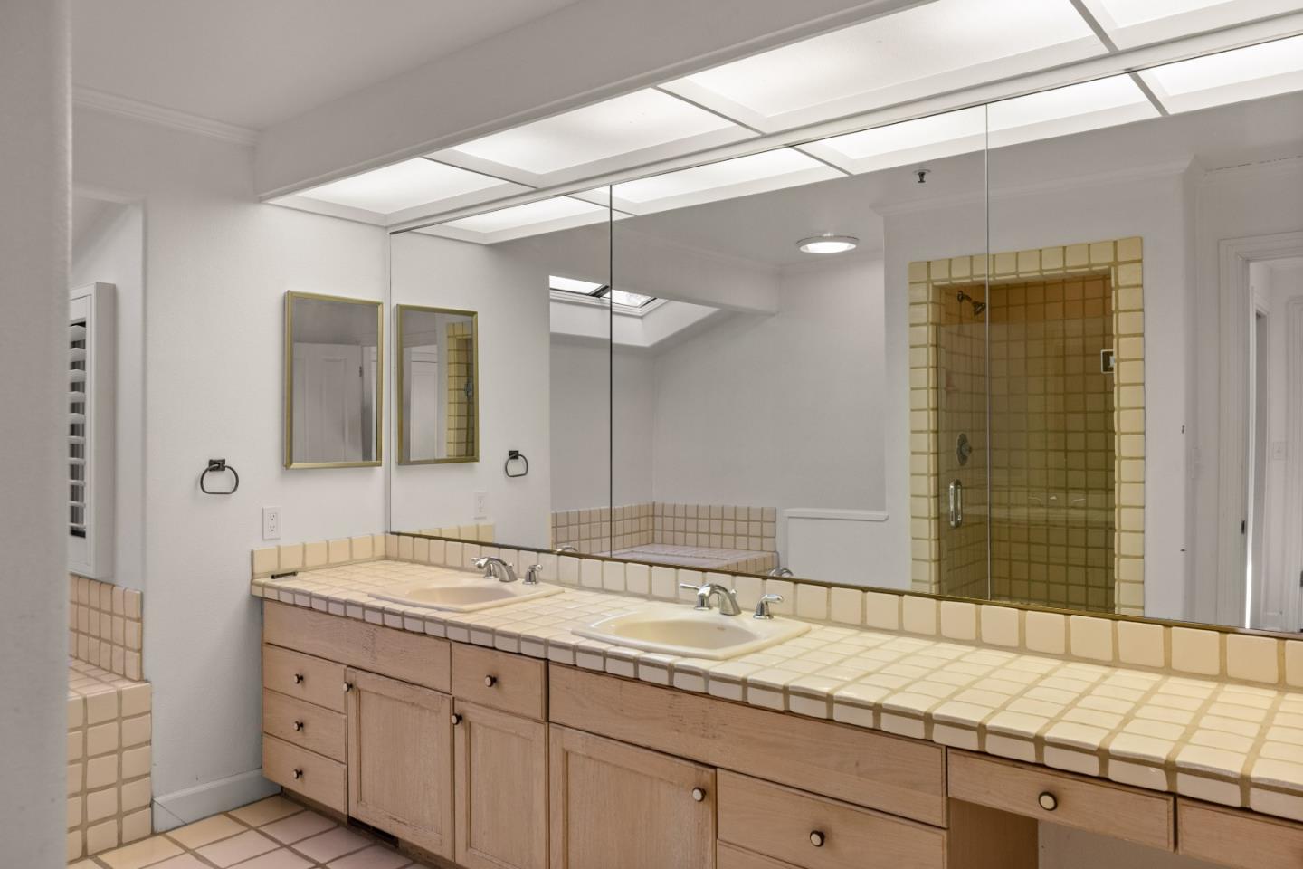 Detail Gallery Image 20 of 43 For 25399 Markham Ln, Salinas,  CA 93908 - 3 Beds | 3 Baths