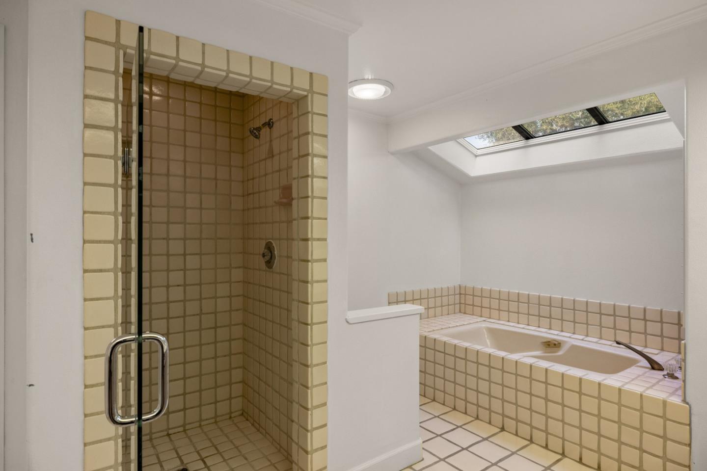 Detail Gallery Image 21 of 43 For 25399 Markham Ln, Salinas,  CA 93908 - 3 Beds | 3 Baths