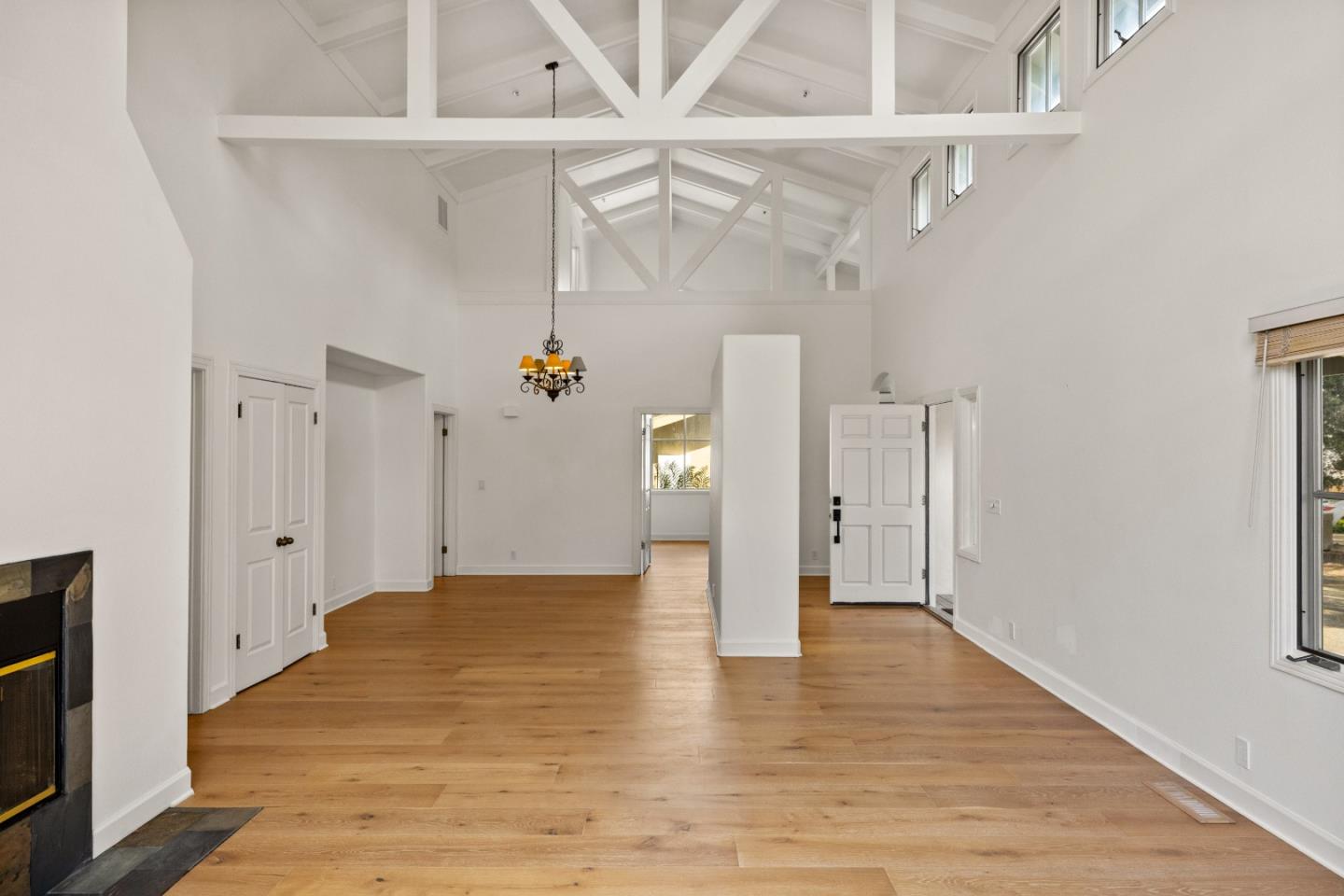 Detail Gallery Image 4 of 43 For 25399 Markham Ln, Salinas,  CA 93908 - 3 Beds | 3 Baths