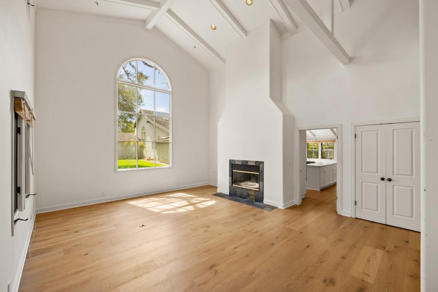 Detail Gallery Image 5 of 43 For 25399 Markham Ln, Salinas,  CA 93908 - 3 Beds | 3 Baths