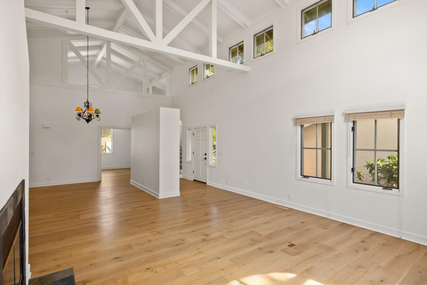 Detail Gallery Image 6 of 43 For 25399 Markham Ln, Salinas,  CA 93908 - 3 Beds | 3 Baths