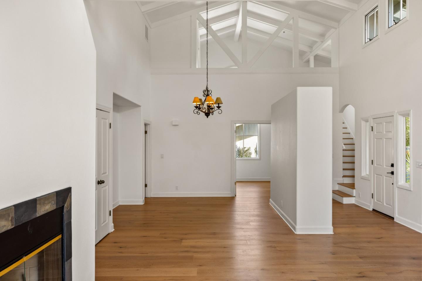 Detail Gallery Image 7 of 43 For 25399 Markham Ln, Salinas,  CA 93908 - 3 Beds | 3 Baths