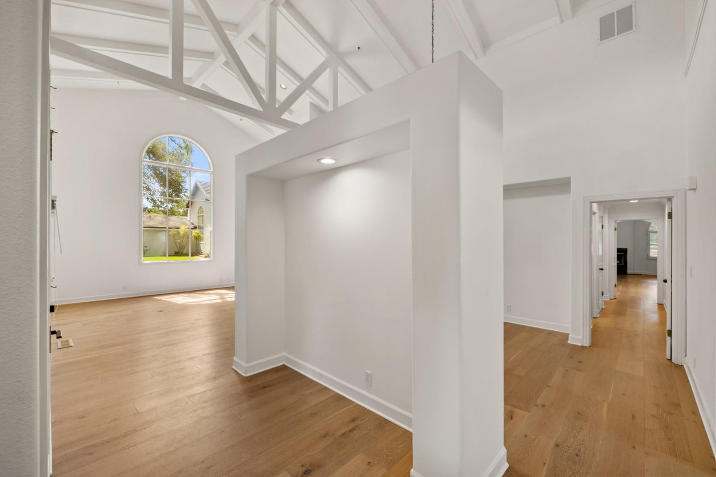 Detail Gallery Image 8 of 43 For 25399 Markham Ln, Salinas,  CA 93908 - 3 Beds | 3 Baths