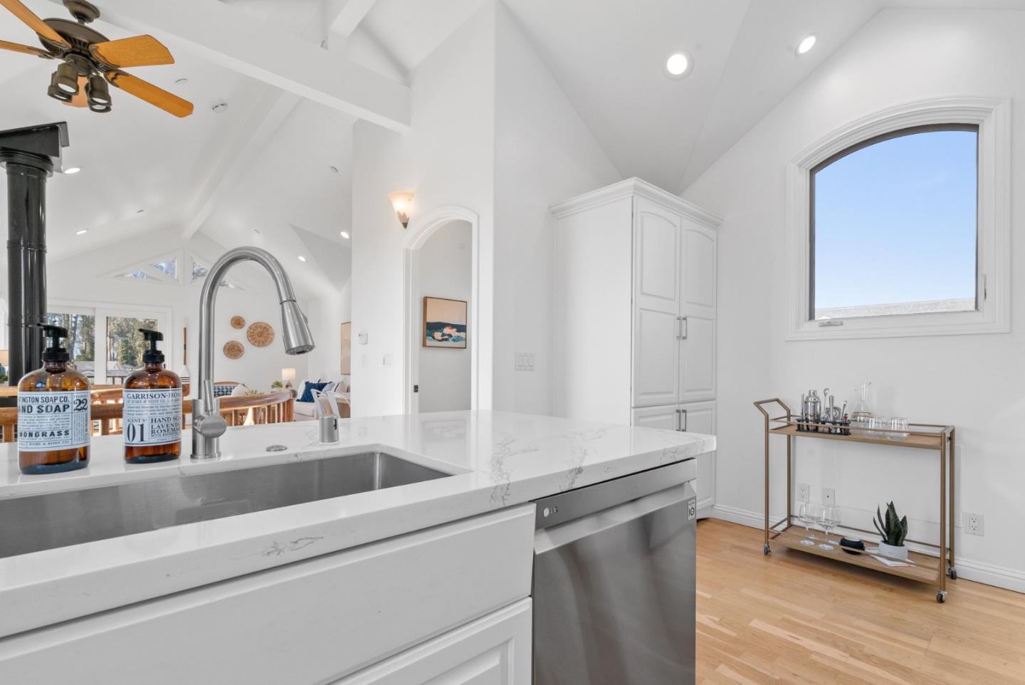 Detail Gallery Image 13 of 48 For 121 Anchorage Ave, Santa Cruz,  CA 95062 - 2 Beds | 1/1 Baths