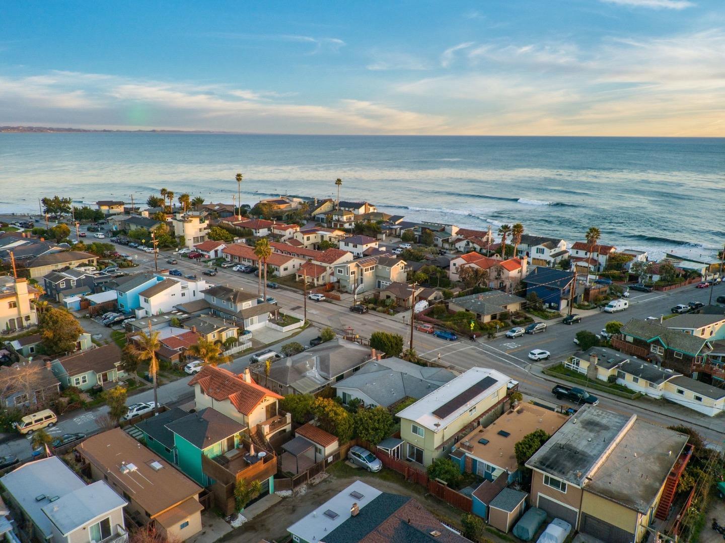 Detail Gallery Image 36 of 48 For 121 Anchorage Ave, Santa Cruz,  CA 95062 - 2 Beds | 1/1 Baths