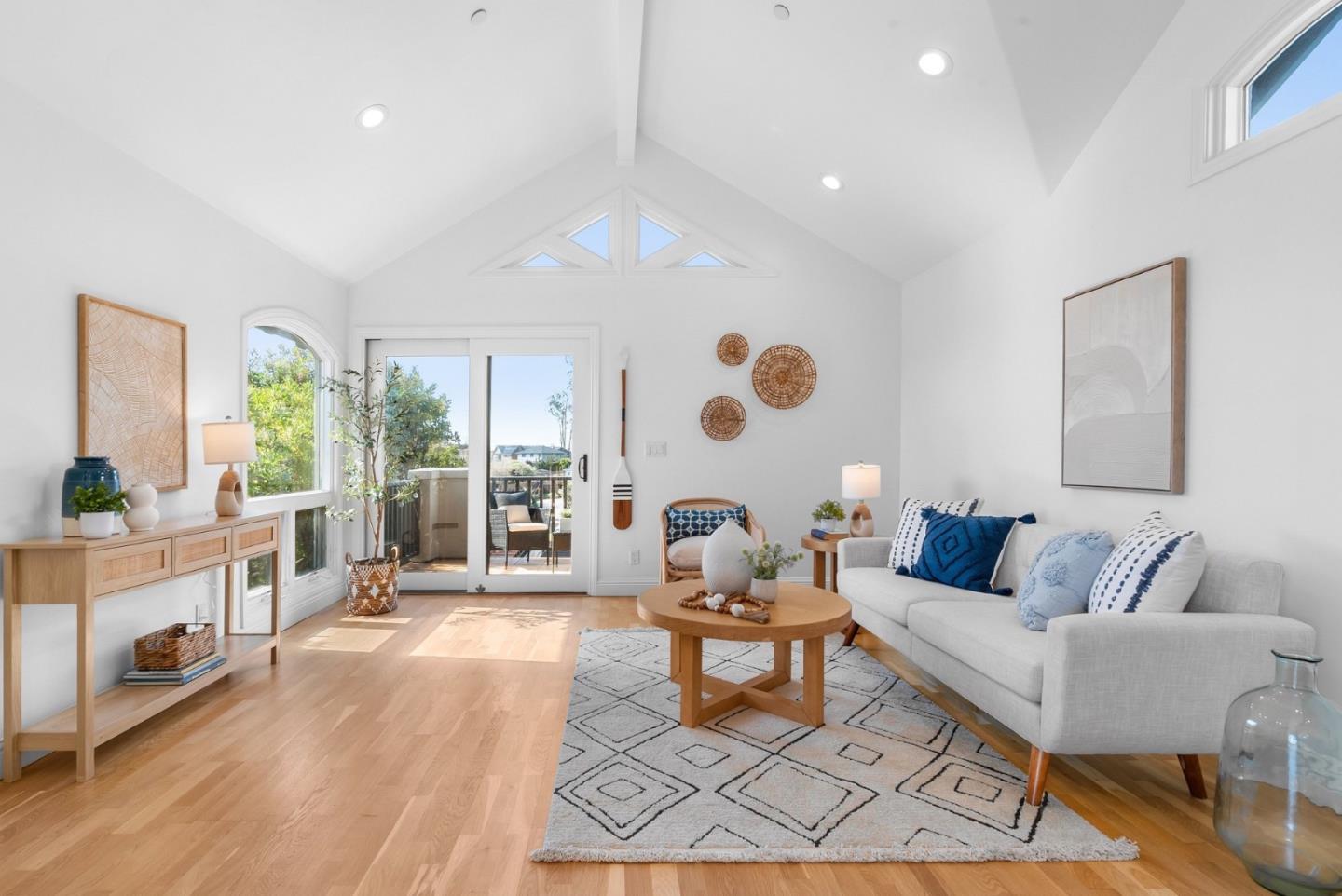 Detail Gallery Image 4 of 48 For 121 Anchorage Ave, Santa Cruz,  CA 95062 - 2 Beds | 1/1 Baths