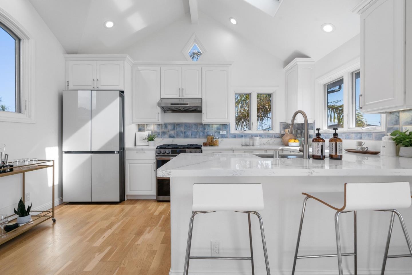 Detail Gallery Image 8 of 48 For 121 Anchorage Ave, Santa Cruz,  CA 95062 - 2 Beds | 1/1 Baths