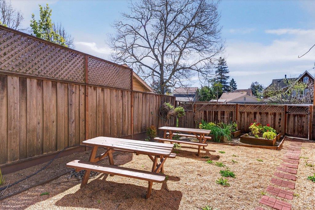 Detail Gallery Image 8 of 30 For 817 California St, Santa Cruz,  CA 95060 - – Beds | – Baths