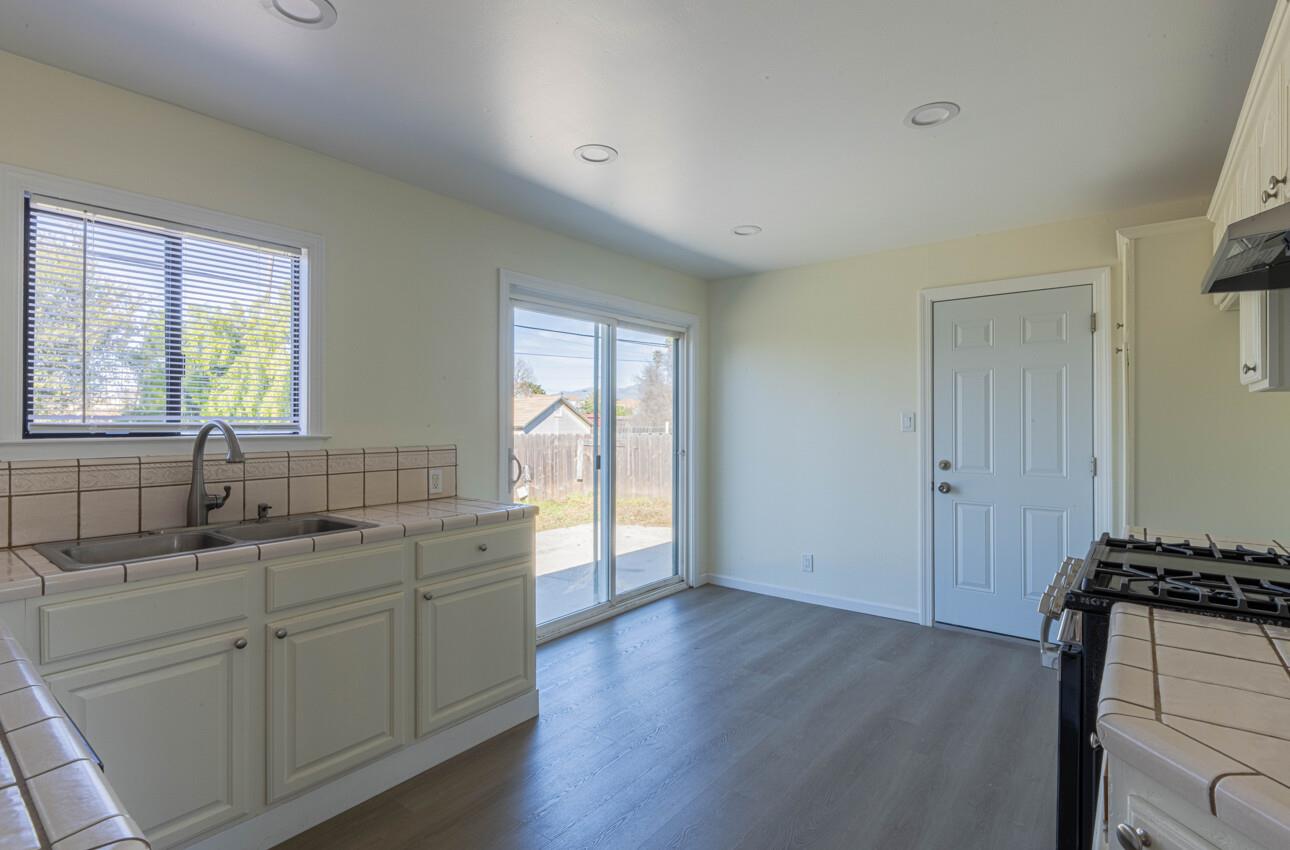 Detail Gallery Image 6 of 20 For 61 Beverly Dr, Salinas,  CA 93905 - 3 Beds | 1 Baths