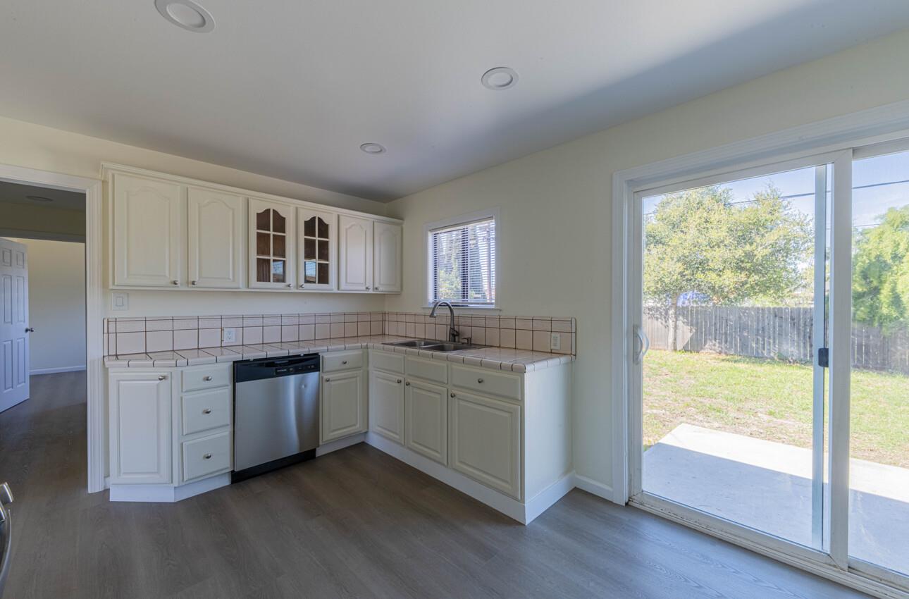 Detail Gallery Image 7 of 20 For 61 Beverly Dr, Salinas,  CA 93905 - 3 Beds | 1 Baths