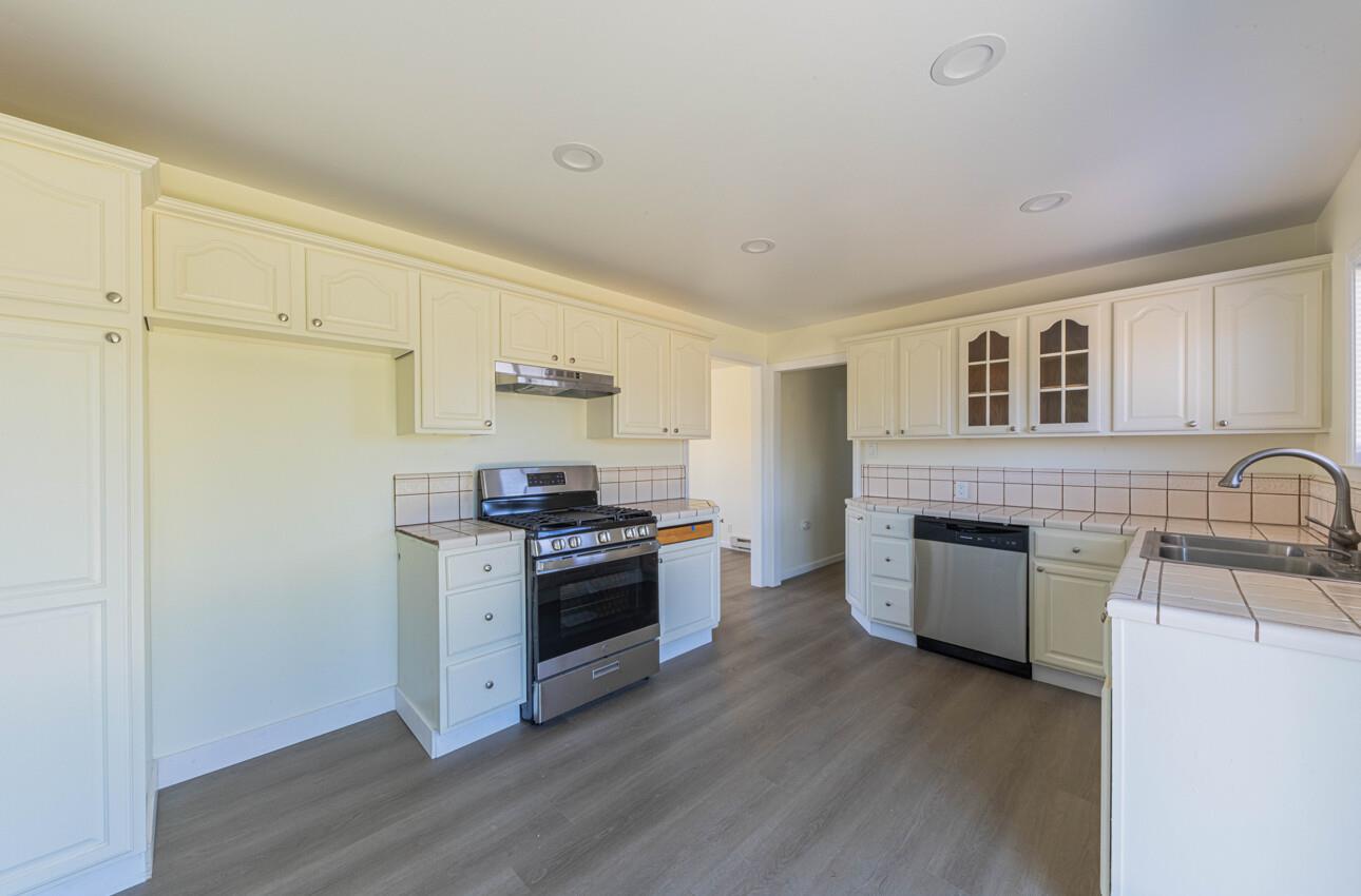 Detail Gallery Image 8 of 20 For 61 Beverly Dr, Salinas,  CA 93905 - 3 Beds | 1 Baths