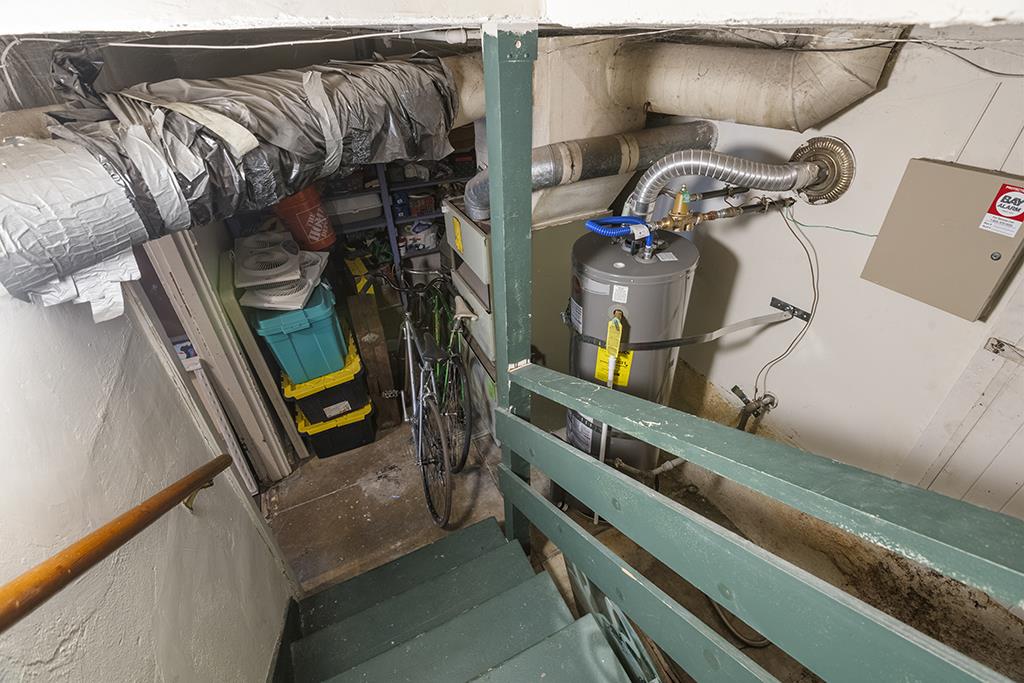 Detail Gallery Image 11 of 13 For 326 Athol Ave, Oakland,  CA 94606 - 3 Beds | 1/1 Baths