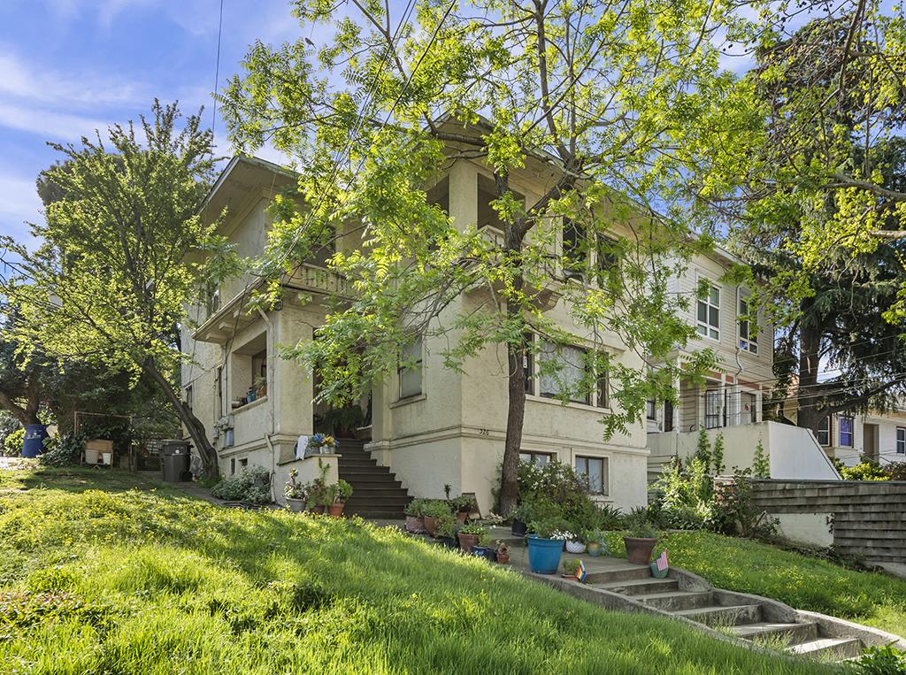 Detail Gallery Image 3 of 13 For 326 Athol Ave, Oakland,  CA 94606 - 3 Beds | 1/1 Baths