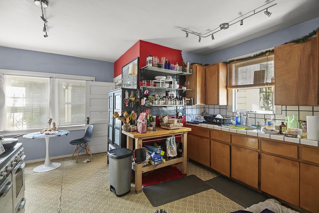 Detail Gallery Image 7 of 13 For 326 Athol Ave, Oakland,  CA 94606 - 3 Beds | 1/1 Baths