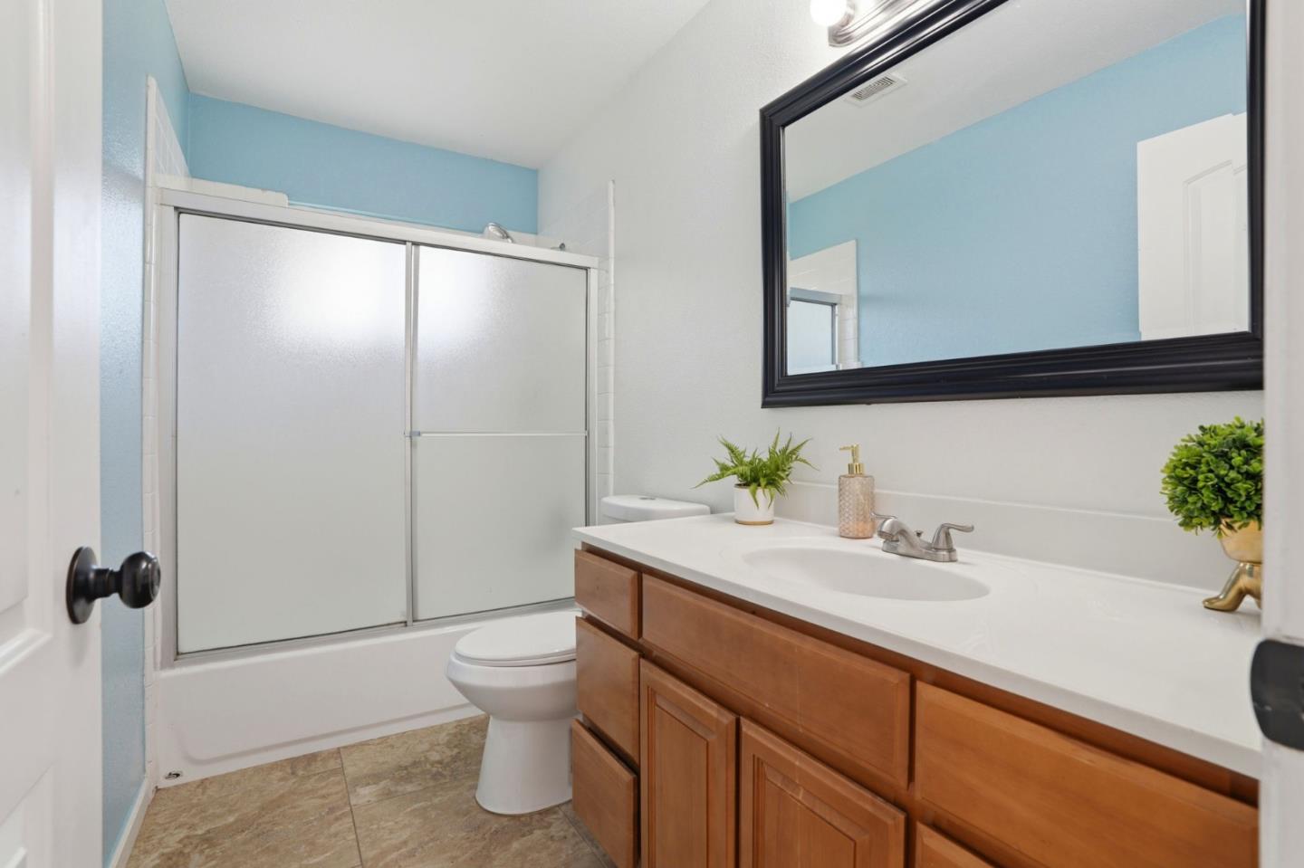 Detail Gallery Image 13 of 16 For 473 W Kavanagh Ave, Tracy,  CA 95376 - 3 Beds | 2 Baths