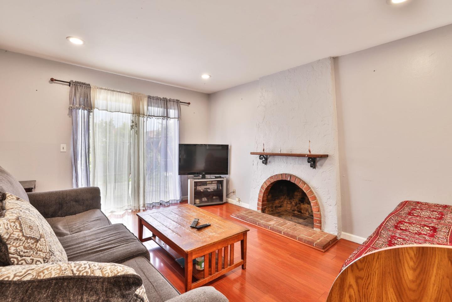 Detail Gallery Image 10 of 27 For 2537 Orinda Dr, San Jose,  CA 95121 - 3 Beds | 2 Baths