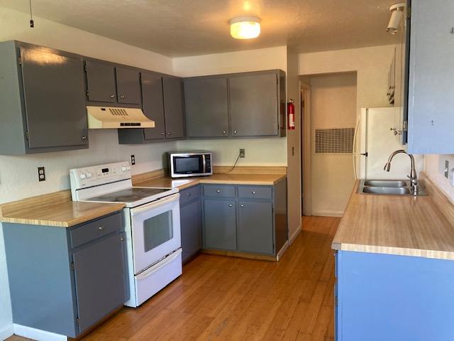 Detail Gallery Image 3 of 13 For 24 Alisa Cir, Watsonville,  CA 95076 - 2 Beds | 1/1 Baths