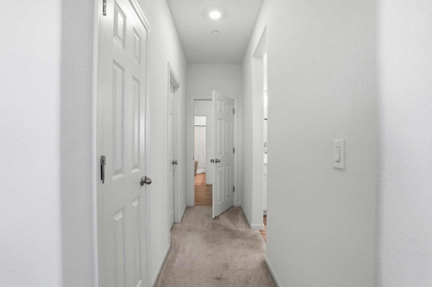 Detail Gallery Image 10 of 37 For 1957 Apiary Way, Hughson,  CA 95326 - 4 Beds | 2/1 Baths