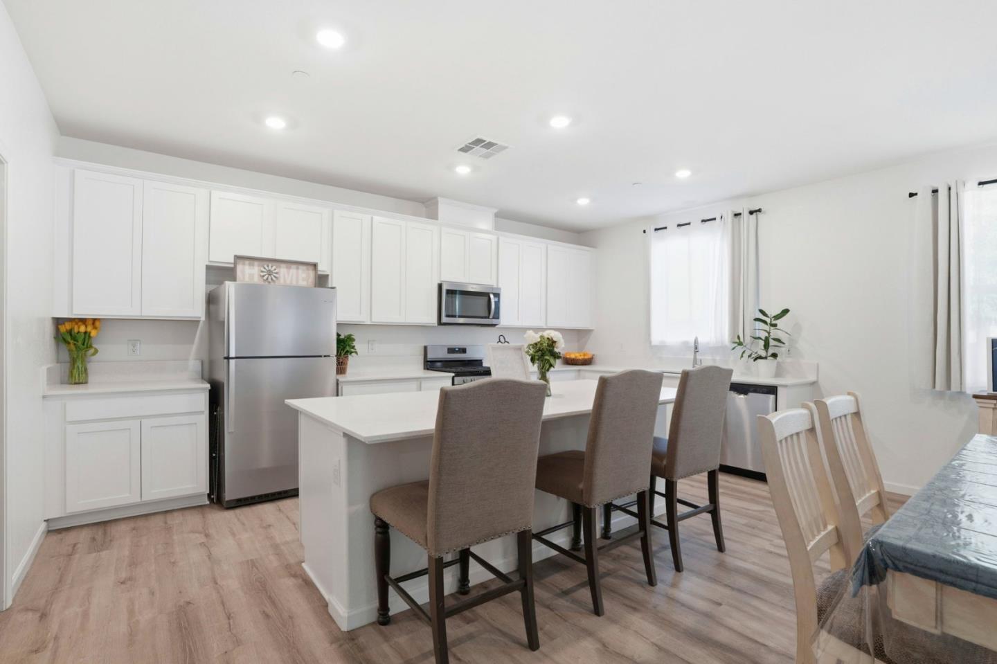 Detail Gallery Image 13 of 37 For 1957 Apiary Way, Hughson,  CA 95326 - 4 Beds | 2/1 Baths