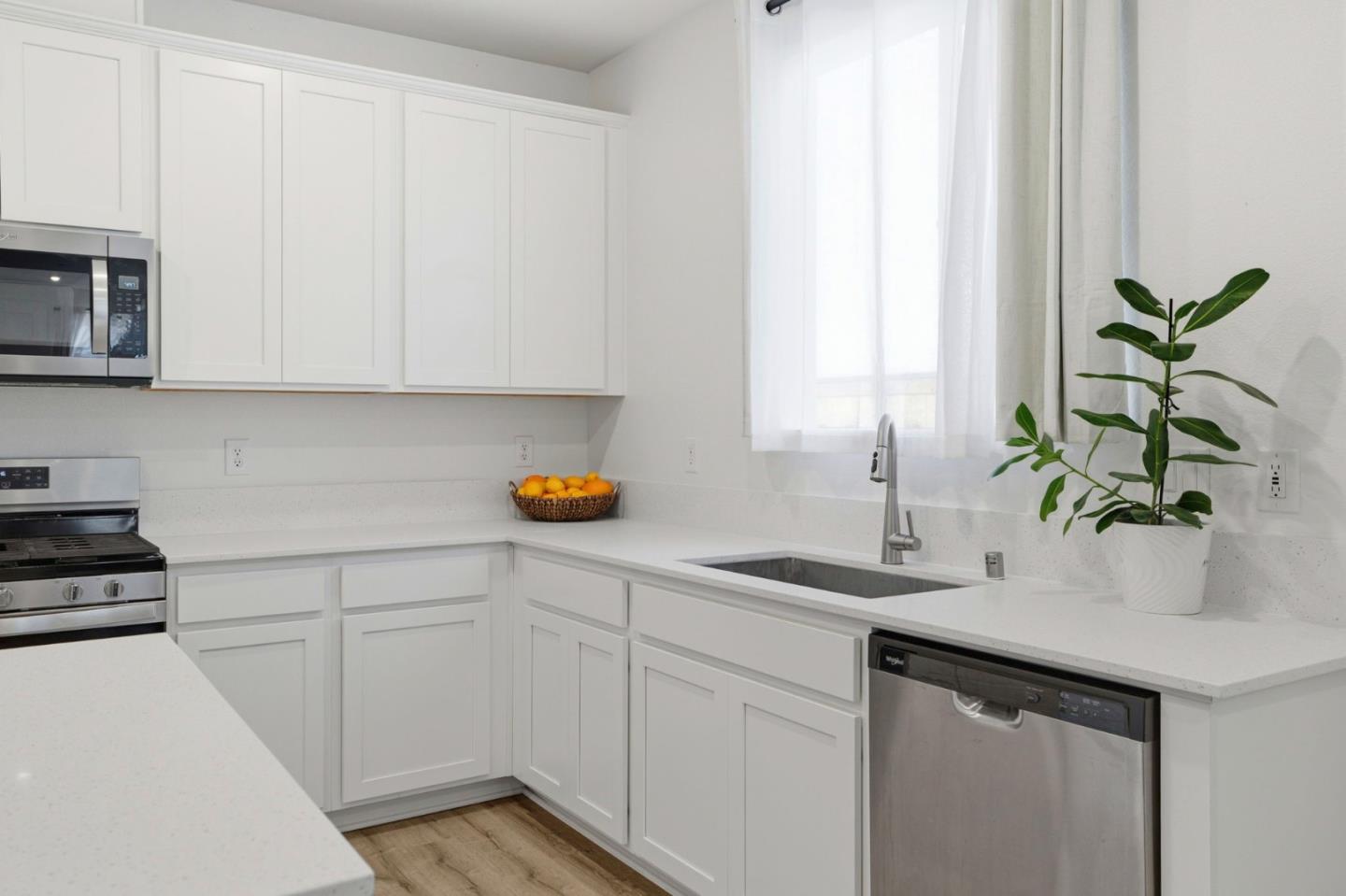 Detail Gallery Image 14 of 37 For 1957 Apiary Way, Hughson,  CA 95326 - 4 Beds | 2/1 Baths