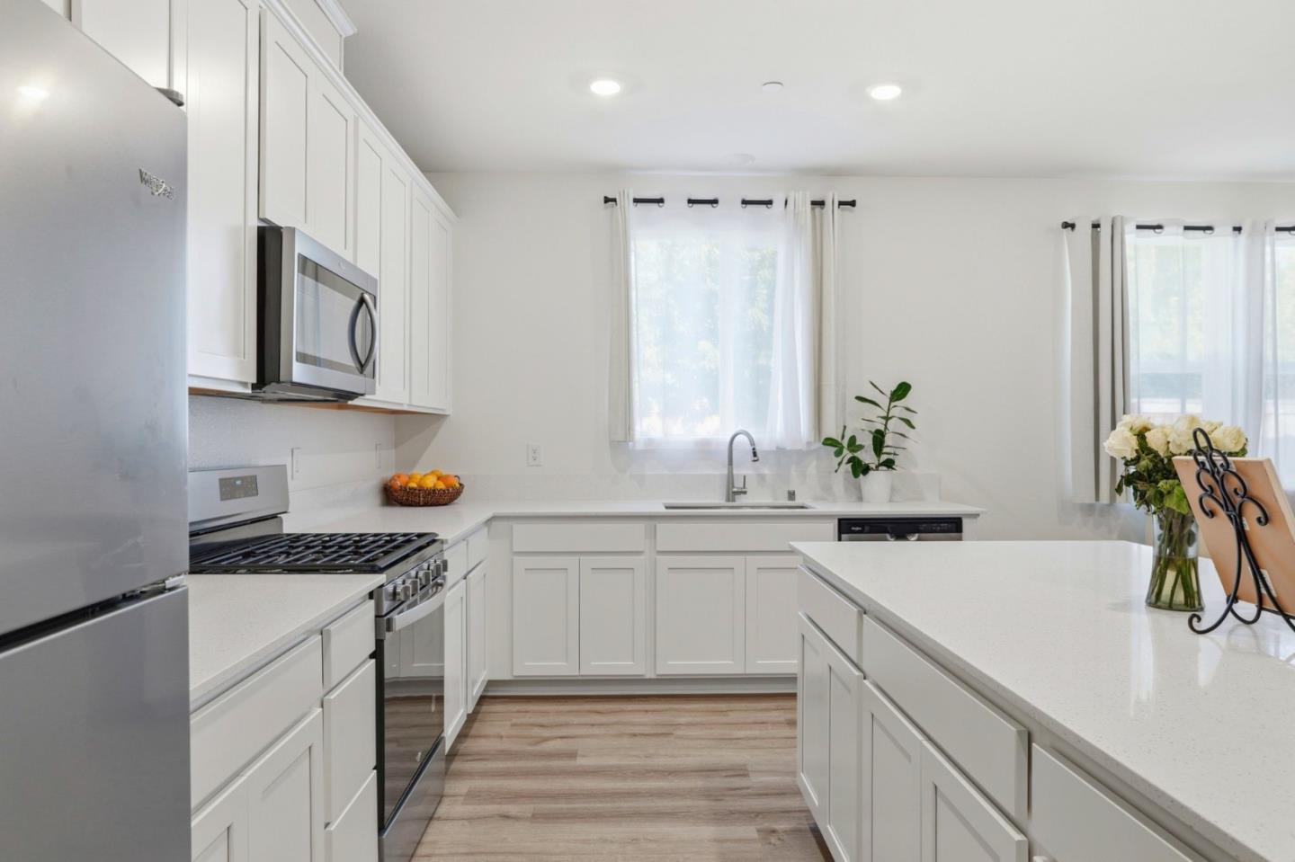 Detail Gallery Image 15 of 37 For 1957 Apiary Way, Hughson,  CA 95326 - 4 Beds | 2/1 Baths