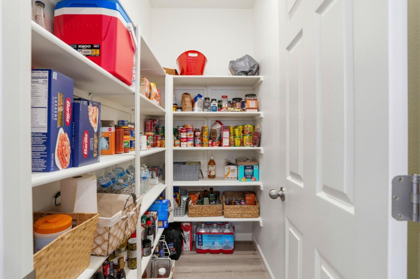 Detail Gallery Image 17 of 37 For 1957 Apiary Way, Hughson,  CA 95326 - 4 Beds | 2/1 Baths