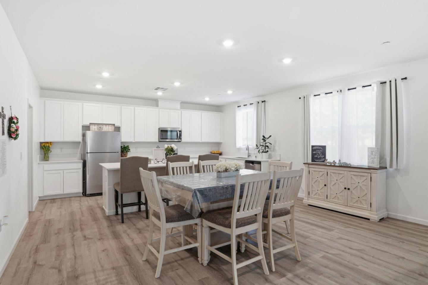 Detail Gallery Image 18 of 37 For 1957 Apiary Way, Hughson,  CA 95326 - 4 Beds | 2/1 Baths