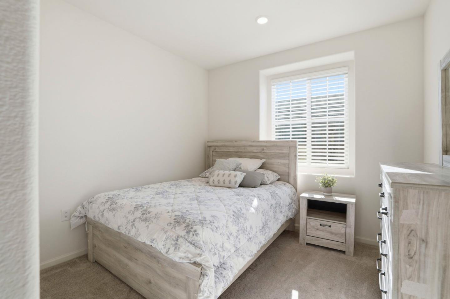 Detail Gallery Image 20 of 37 For 1957 Apiary Way, Hughson,  CA 95326 - 4 Beds | 2/1 Baths