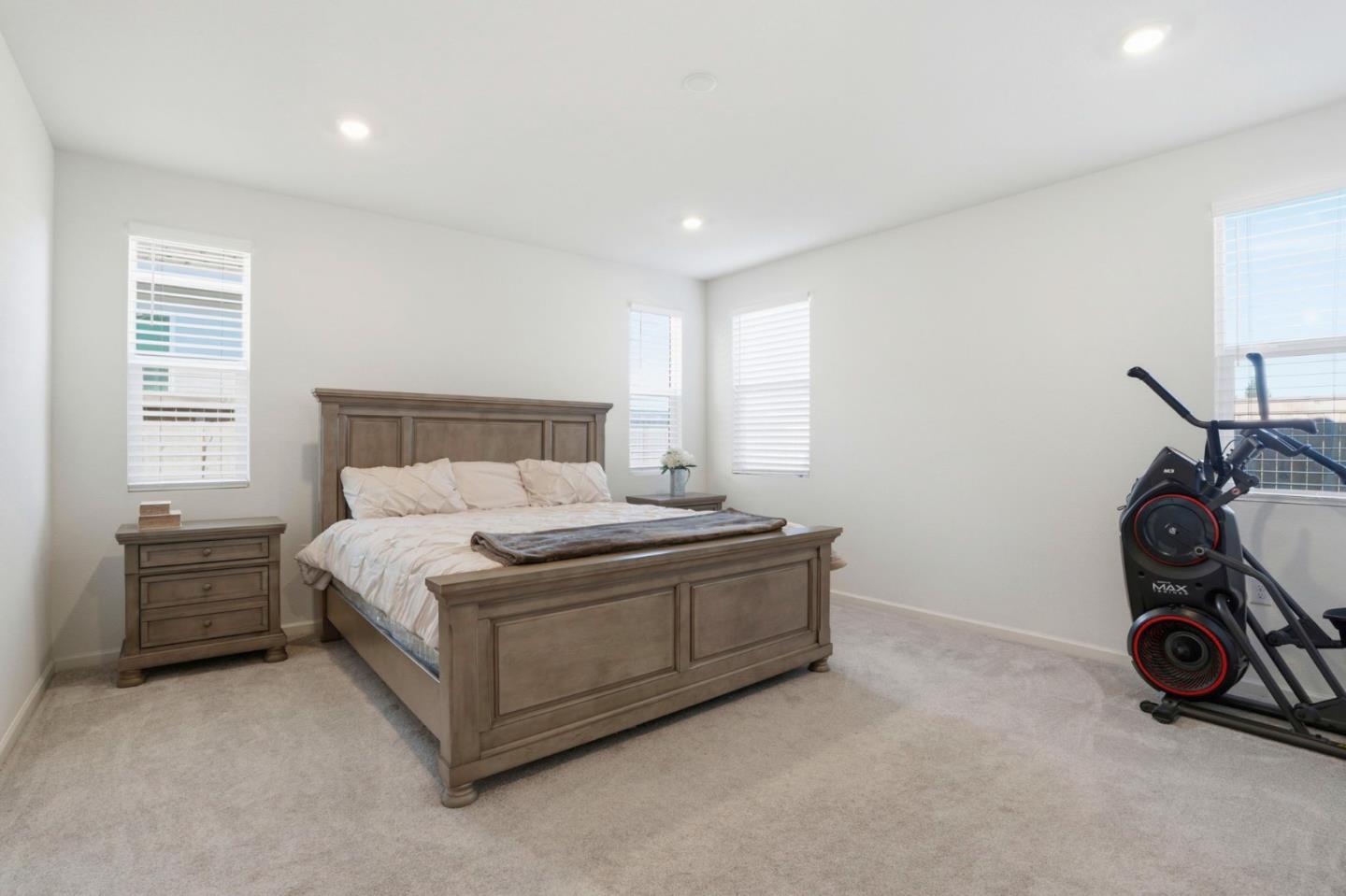 Detail Gallery Image 24 of 37 For 1957 Apiary Way, Hughson,  CA 95326 - 4 Beds | 2/1 Baths