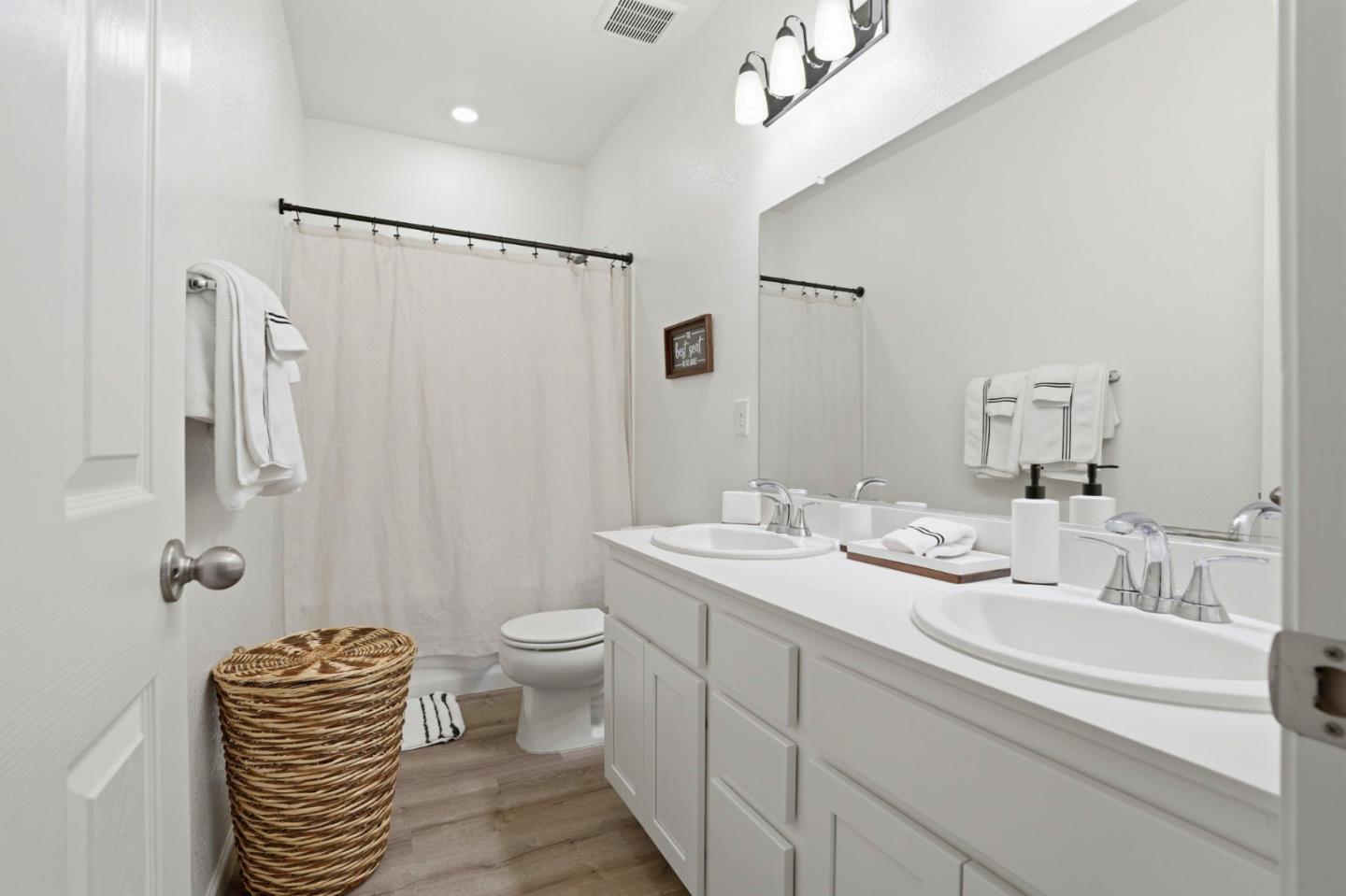 Detail Gallery Image 28 of 37 For 1957 Apiary Way, Hughson,  CA 95326 - 4 Beds | 2/1 Baths