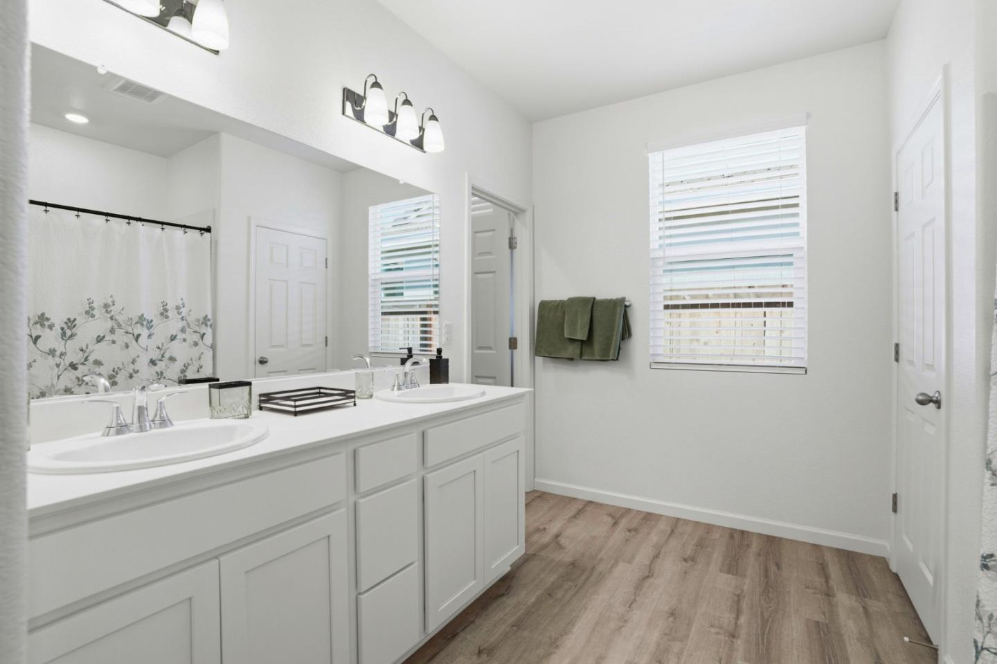 Detail Gallery Image 29 of 37 For 1957 Apiary Way, Hughson,  CA 95326 - 4 Beds | 2/1 Baths