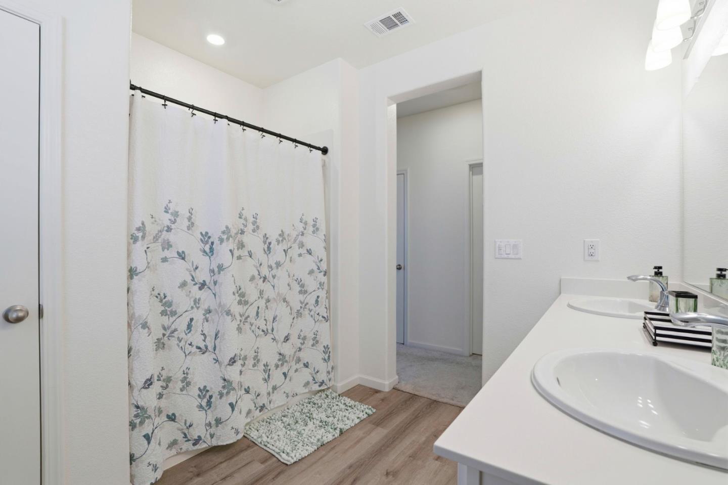 Detail Gallery Image 30 of 37 For 1957 Apiary Way, Hughson,  CA 95326 - 4 Beds | 2/1 Baths