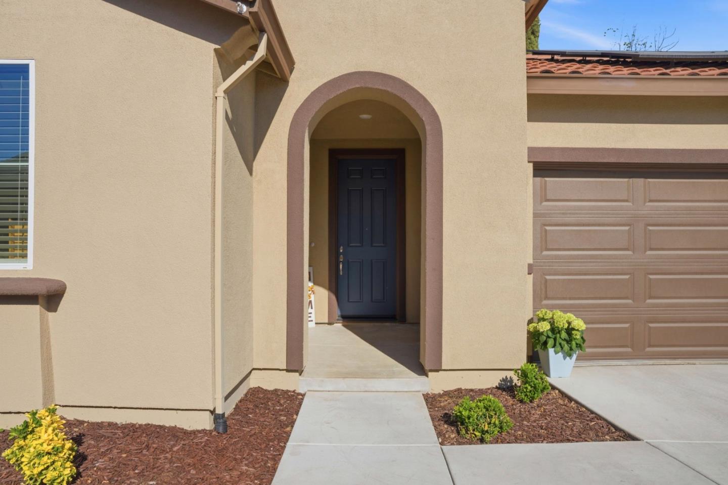 Detail Gallery Image 4 of 37 For 1957 Apiary Way, Hughson,  CA 95326 - 4 Beds | 2/1 Baths