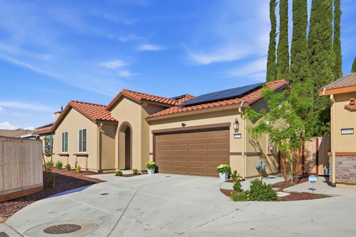 Detail Gallery Image 5 of 37 For 1957 Apiary Way, Hughson,  CA 95326 - 4 Beds | 2/1 Baths