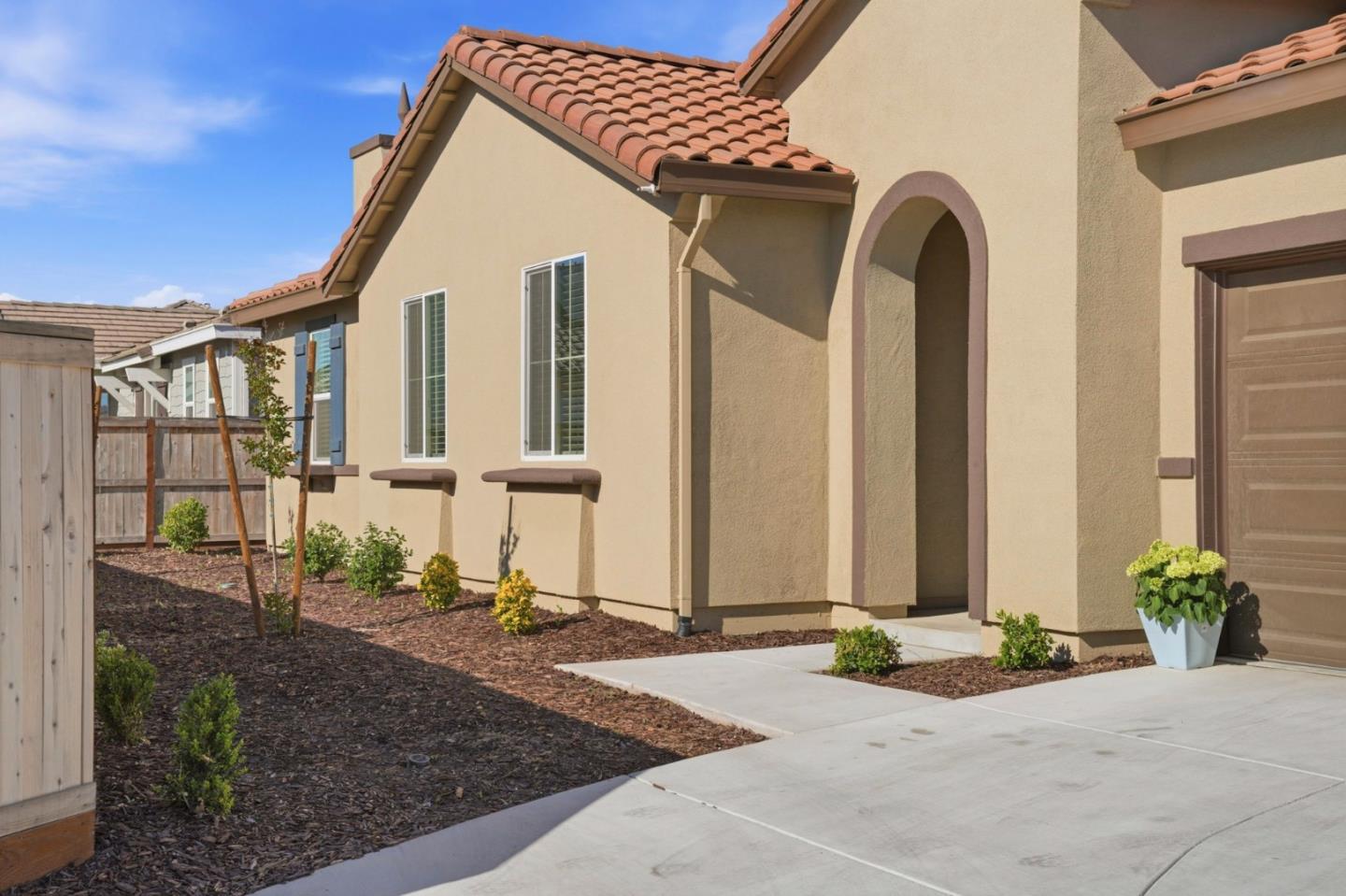 Detail Gallery Image 7 of 37 For 1957 Apiary Way, Hughson,  CA 95326 - 4 Beds | 2/1 Baths