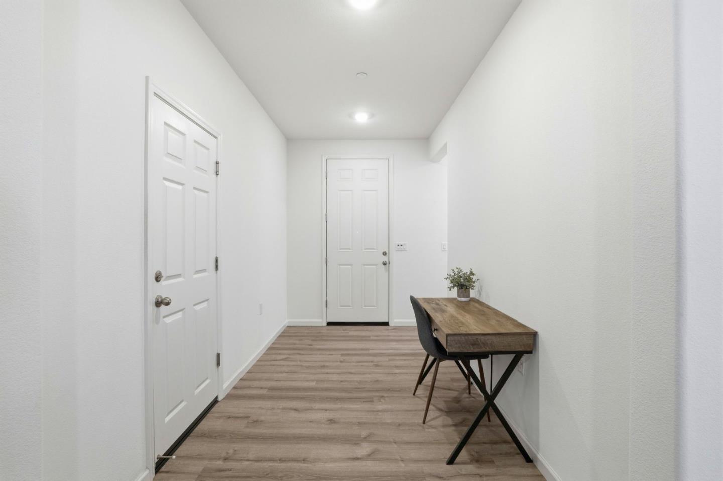 Detail Gallery Image 8 of 37 For 1957 Apiary Way, Hughson,  CA 95326 - 4 Beds | 2/1 Baths