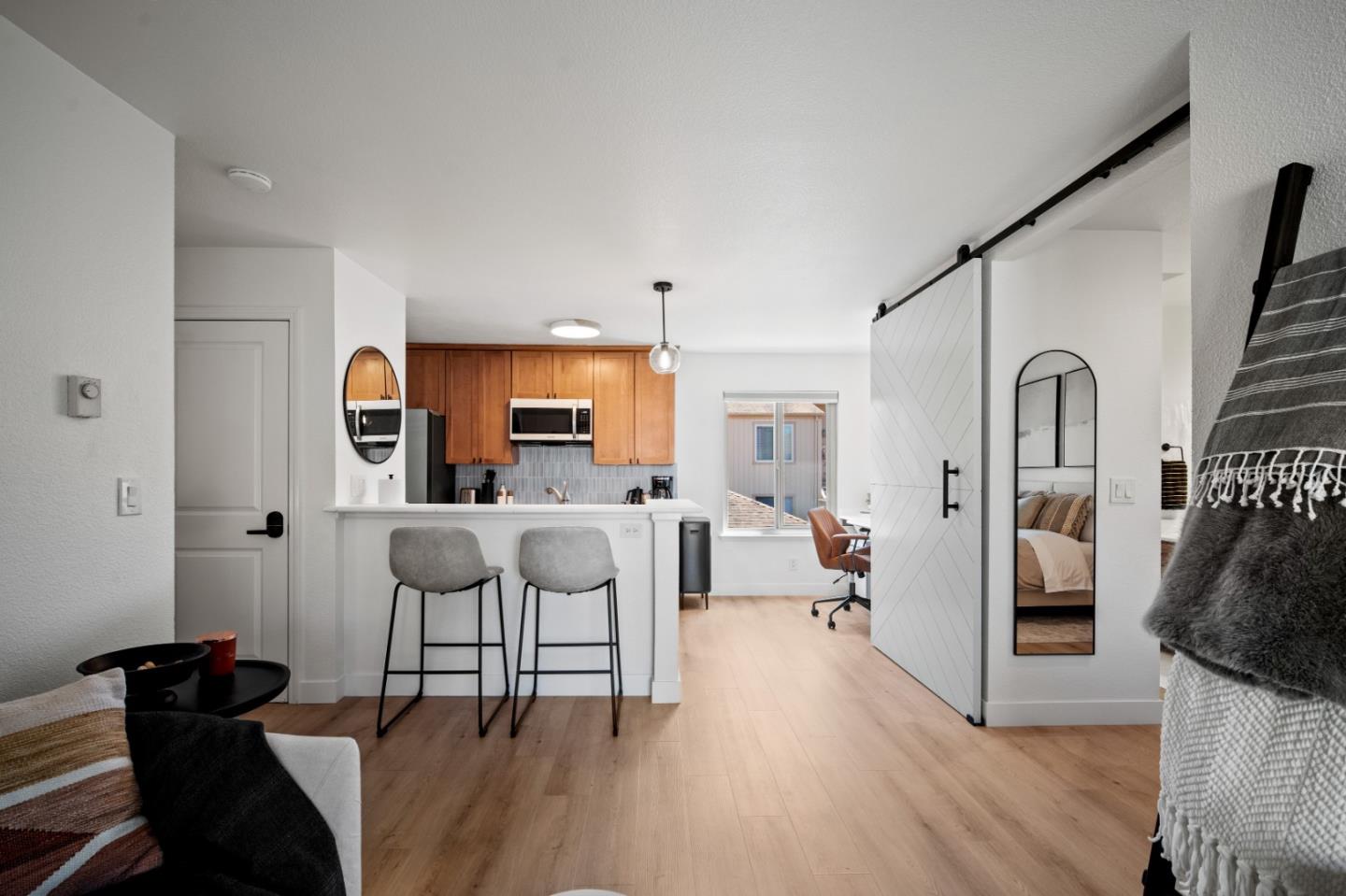 Detail Gallery Image 11 of 17 For 300 Glenwood Cir #308,  Monterey,  CA 93940 - 1 Beds | 1 Baths