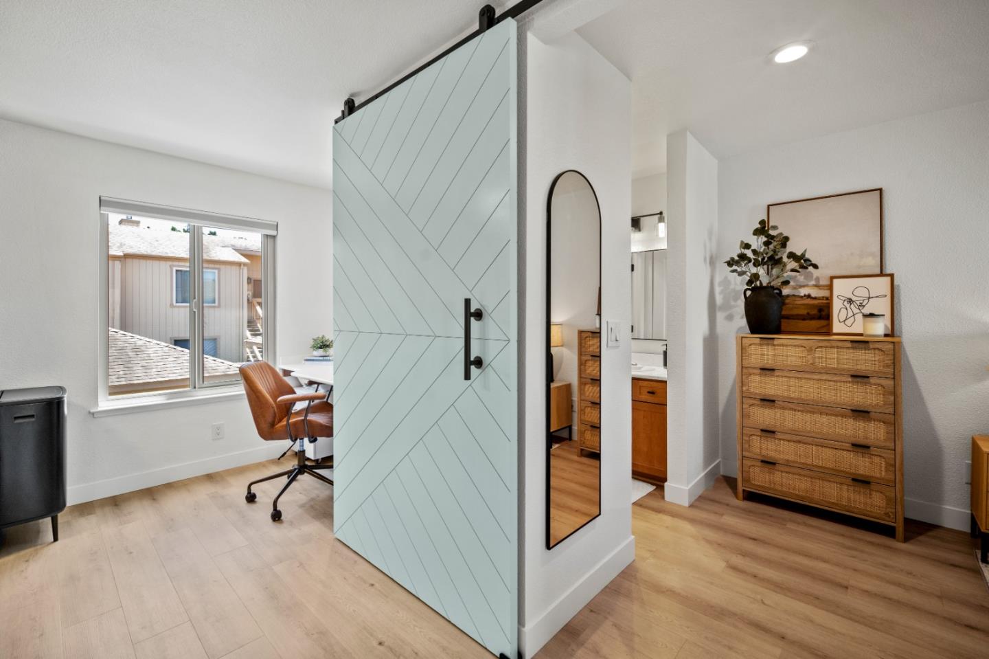 Detail Gallery Image 13 of 17 For 300 Glenwood Cir #308,  Monterey,  CA 93940 - 1 Beds | 1 Baths