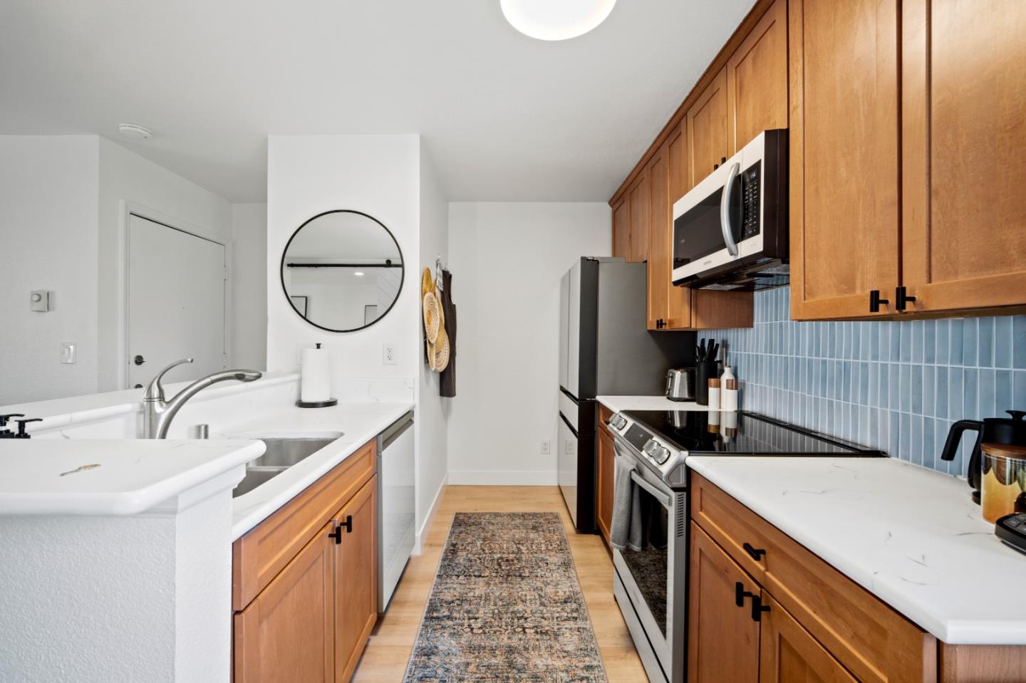 Detail Gallery Image 4 of 17 For 300 Glenwood Cir #308,  Monterey,  CA 93940 - 1 Beds | 1 Baths