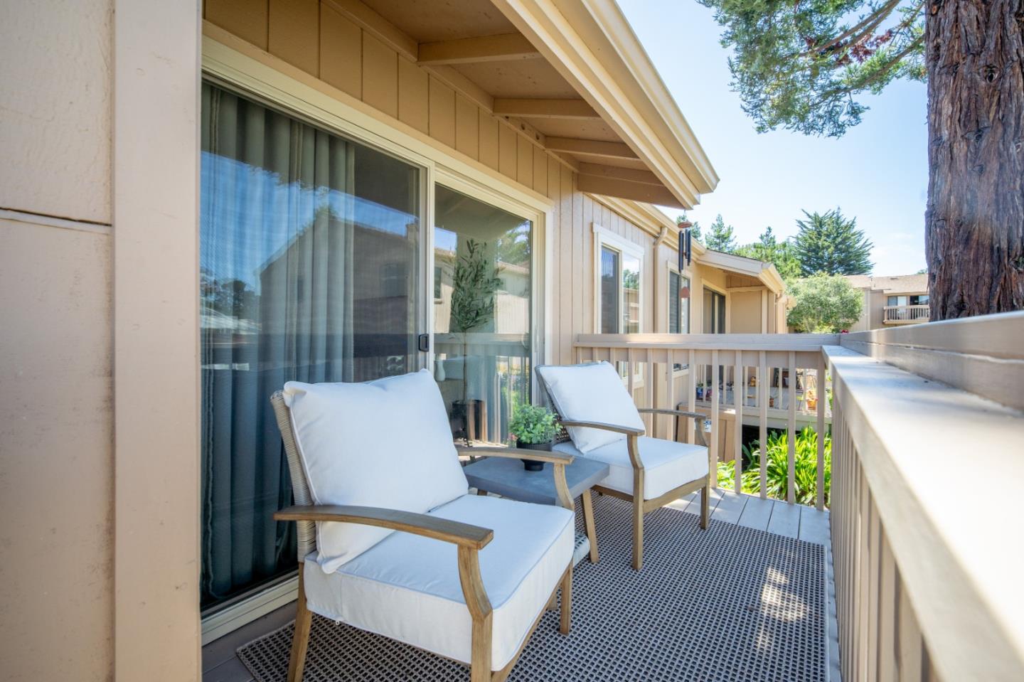 Detail Gallery Image 5 of 17 For 300 Glenwood Cir #308,  Monterey,  CA 93940 - 1 Beds | 1 Baths
